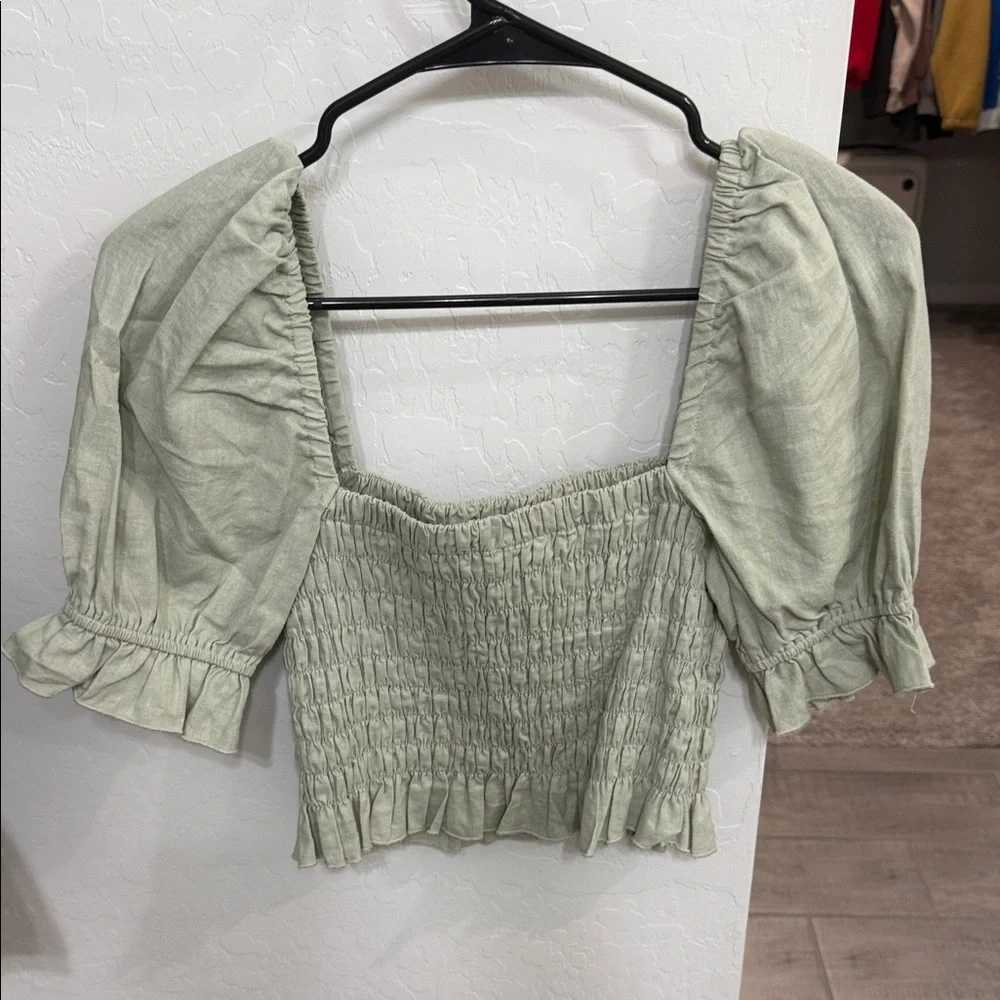 Alter’d State Smocked Puff Sleeve Crop Top - Sage Green small - Picture 3 of 4